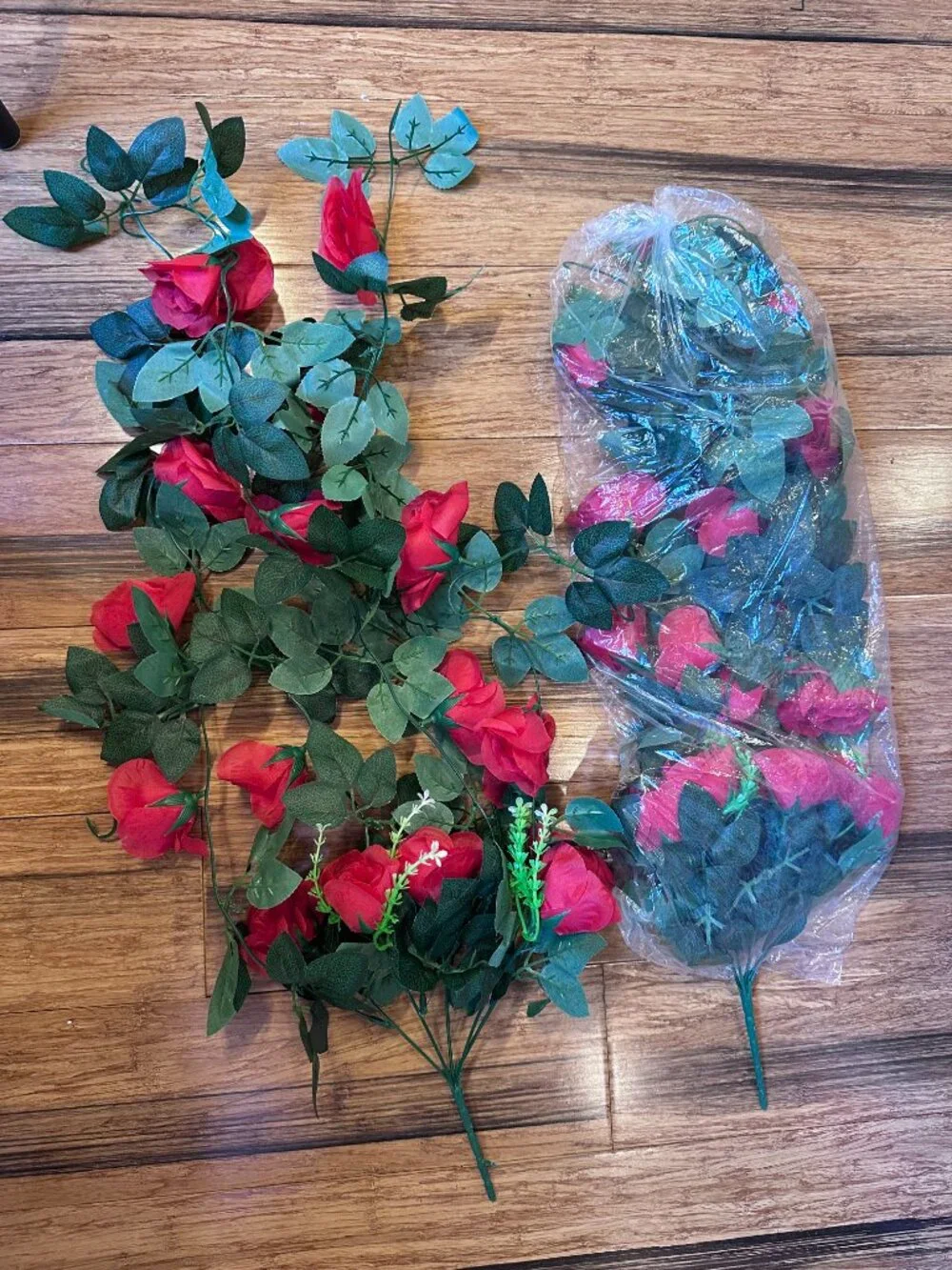 Red Roses Vines - 2pk - Artifical Party Decorations